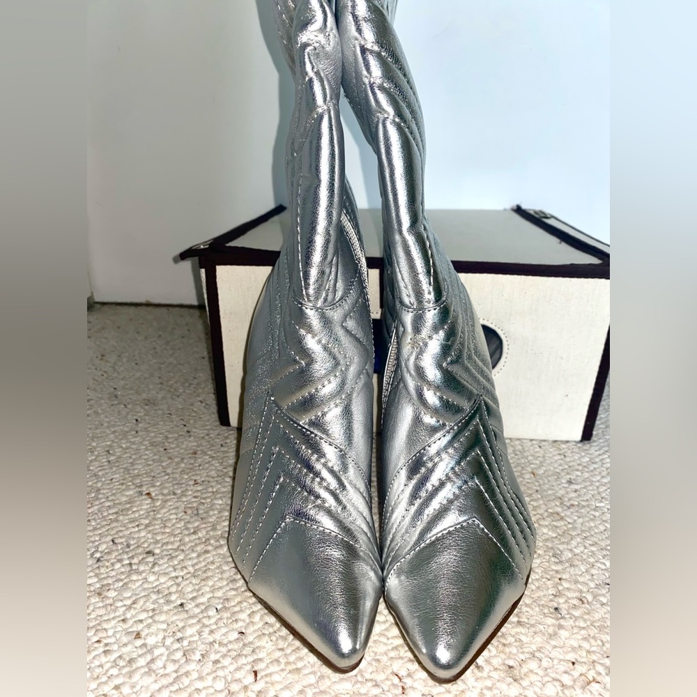 STATEMENT BOOTS!